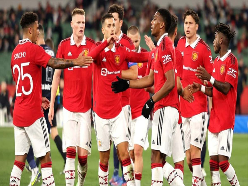 Fan MU thường mặc áo đấu của Manchester United