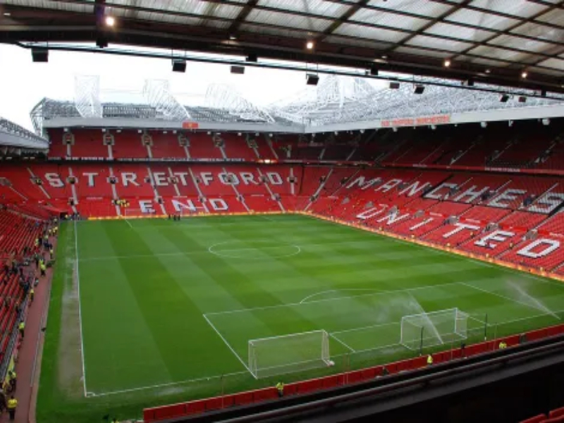 Khám phá về mặt sân Old Trafford